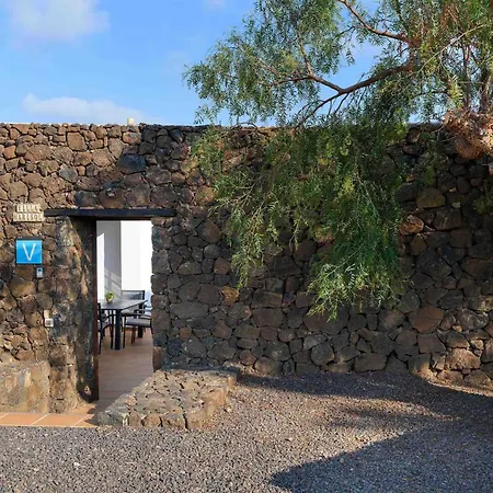 Marisol, Mojones Βίλα *