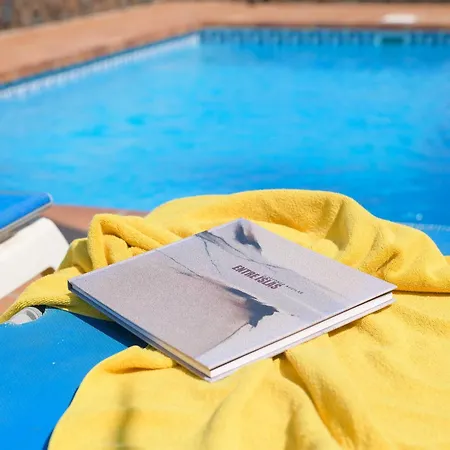 Marisol, Mojones Βίλα Tías