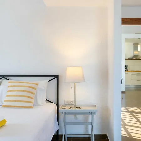 Βίλα Marisol, Mojones Tías