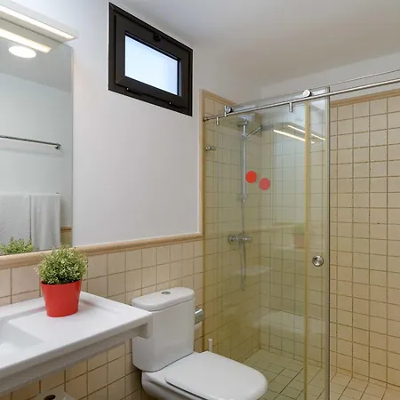 Marisol, Mojones Βίλα *