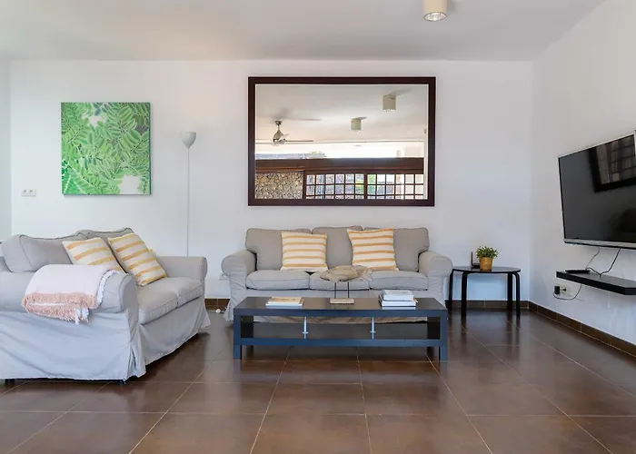 Marisol, Mojones Villa Tías