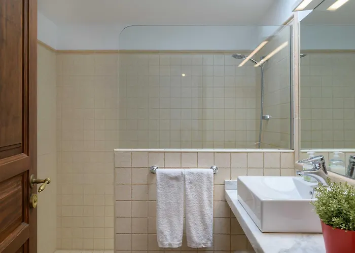 Marisol, Mojones Villa Tías