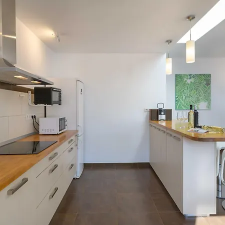 וילה Marisol, Mojones