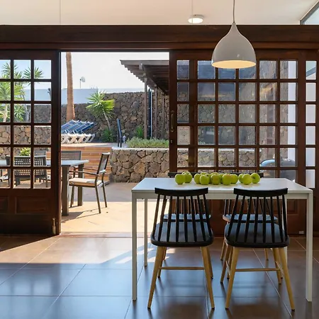 Marisol, Mojones Villa