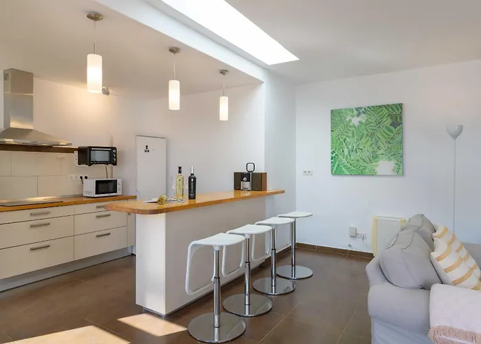 Marisol, Mojones Willa *