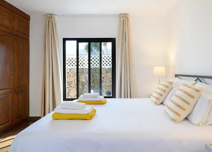 Marisol, Mojones Villa