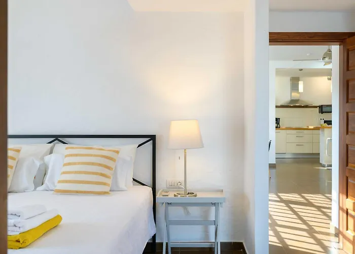 Willa Marisol, Mojones Tías