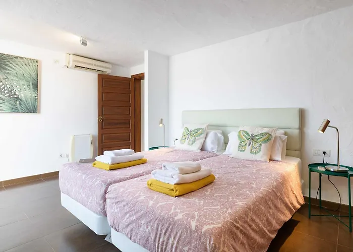 Villa Marisol, Mojones Tías