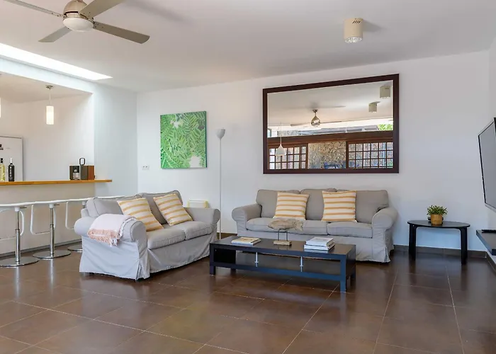 Marisol, Mojones Villa *